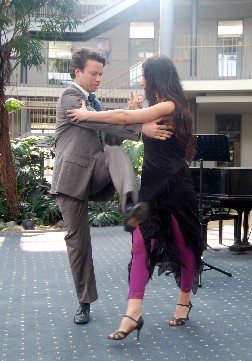 tomas zenker und natalya villanueva beim tango-parkkrankenhaus leipzig 08.04.2009